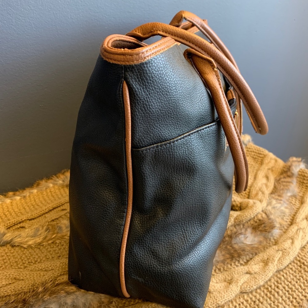 Shoulder Bag - Picture 7 of 9